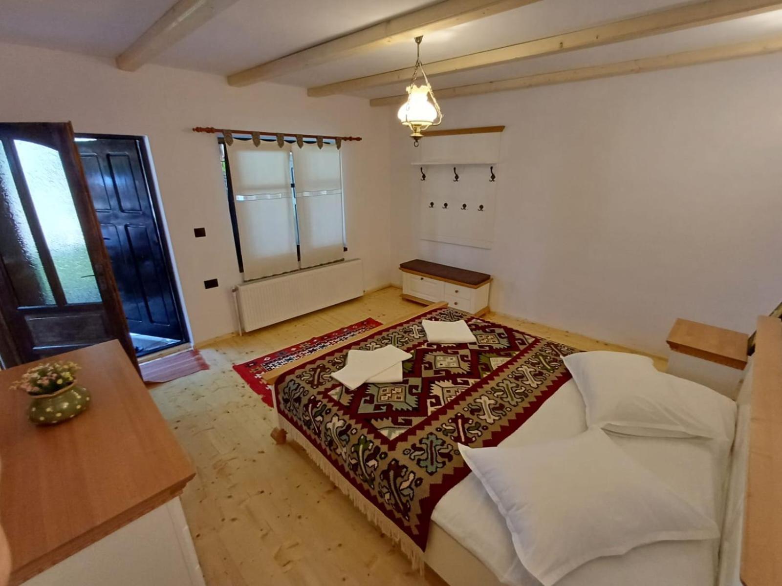 Casuta Din Valea Regilor Villa Gradistea de Munte Ngoại thất bức ảnh