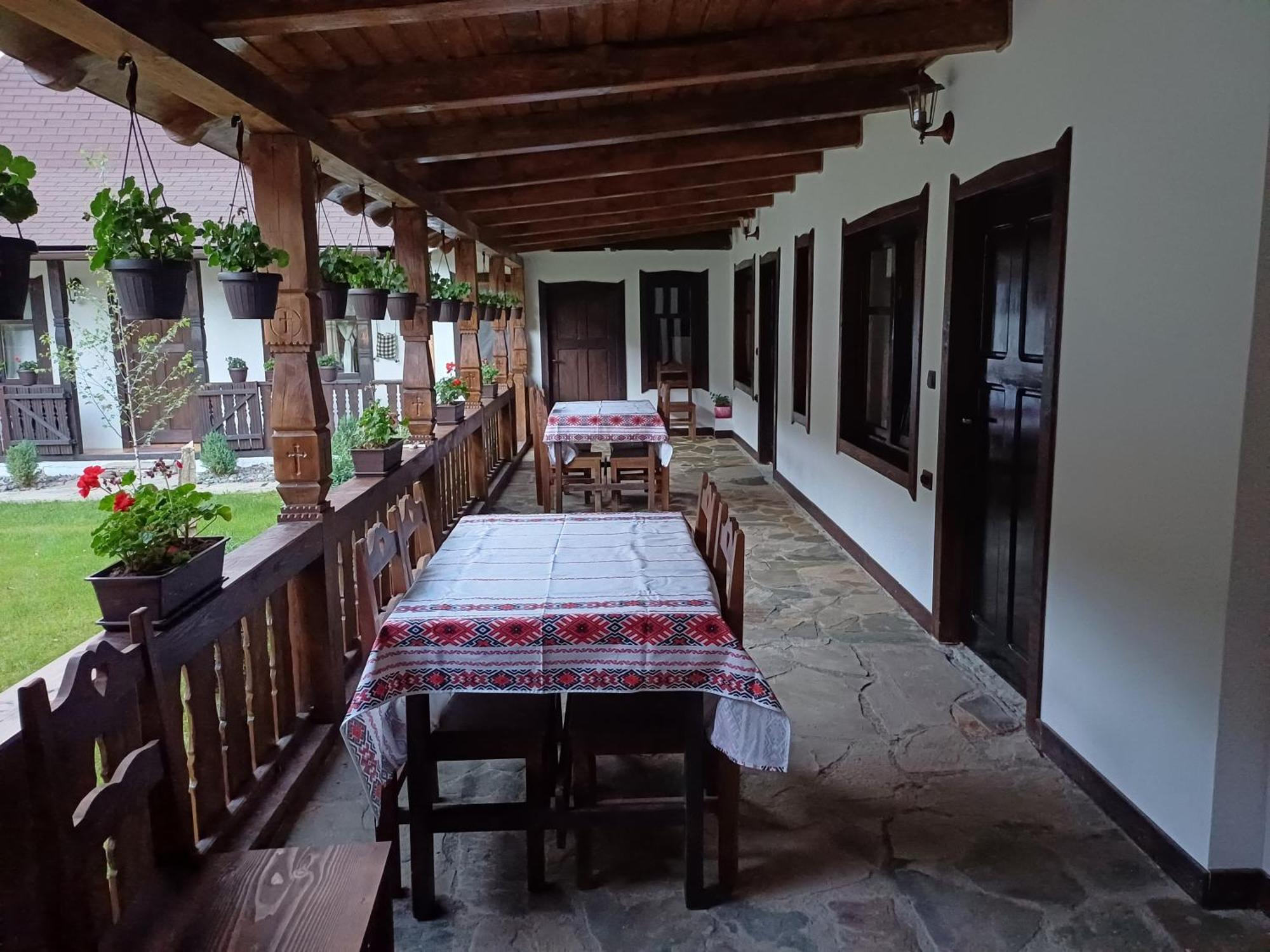 Casuta Din Valea Regilor Villa Gradistea de Munte Ngoại thất bức ảnh